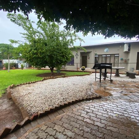 El-Kole Bed And Breakfast Tsumeb Buitenkant foto